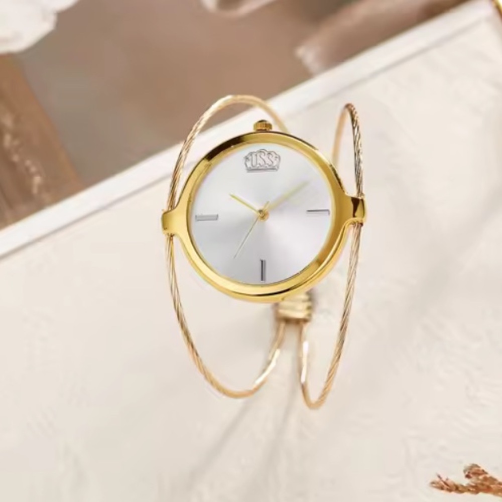 Women Minimalist Gold Bangle Cuff Watch – Elegant Everyday Timepiece